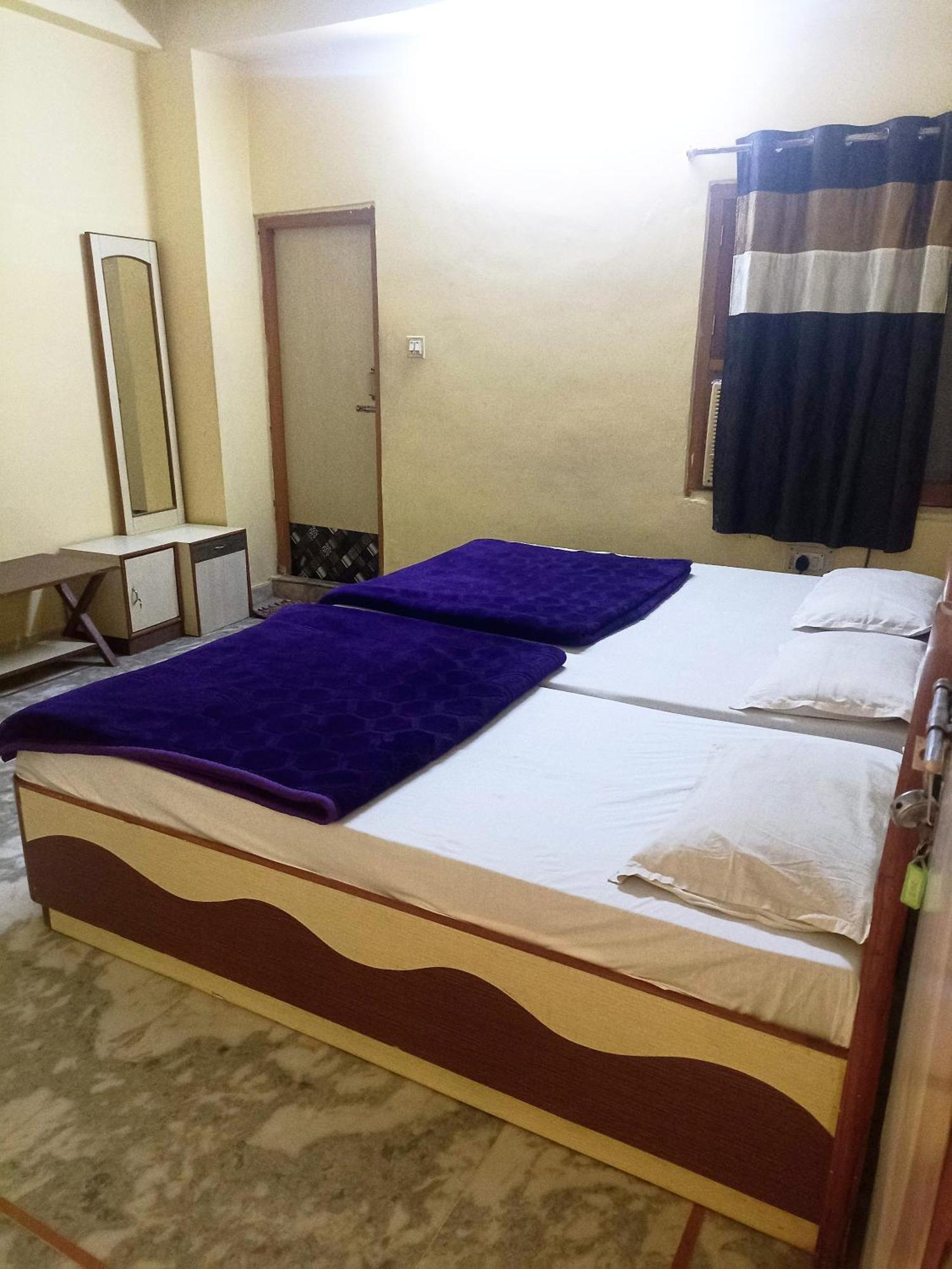 Hotel Shreeji Arpan Nāthdwāra Habitación foto